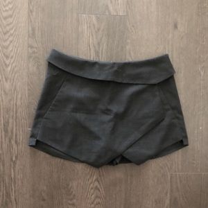 TALULA Aritzia Heather Charcoal Berklee Skort